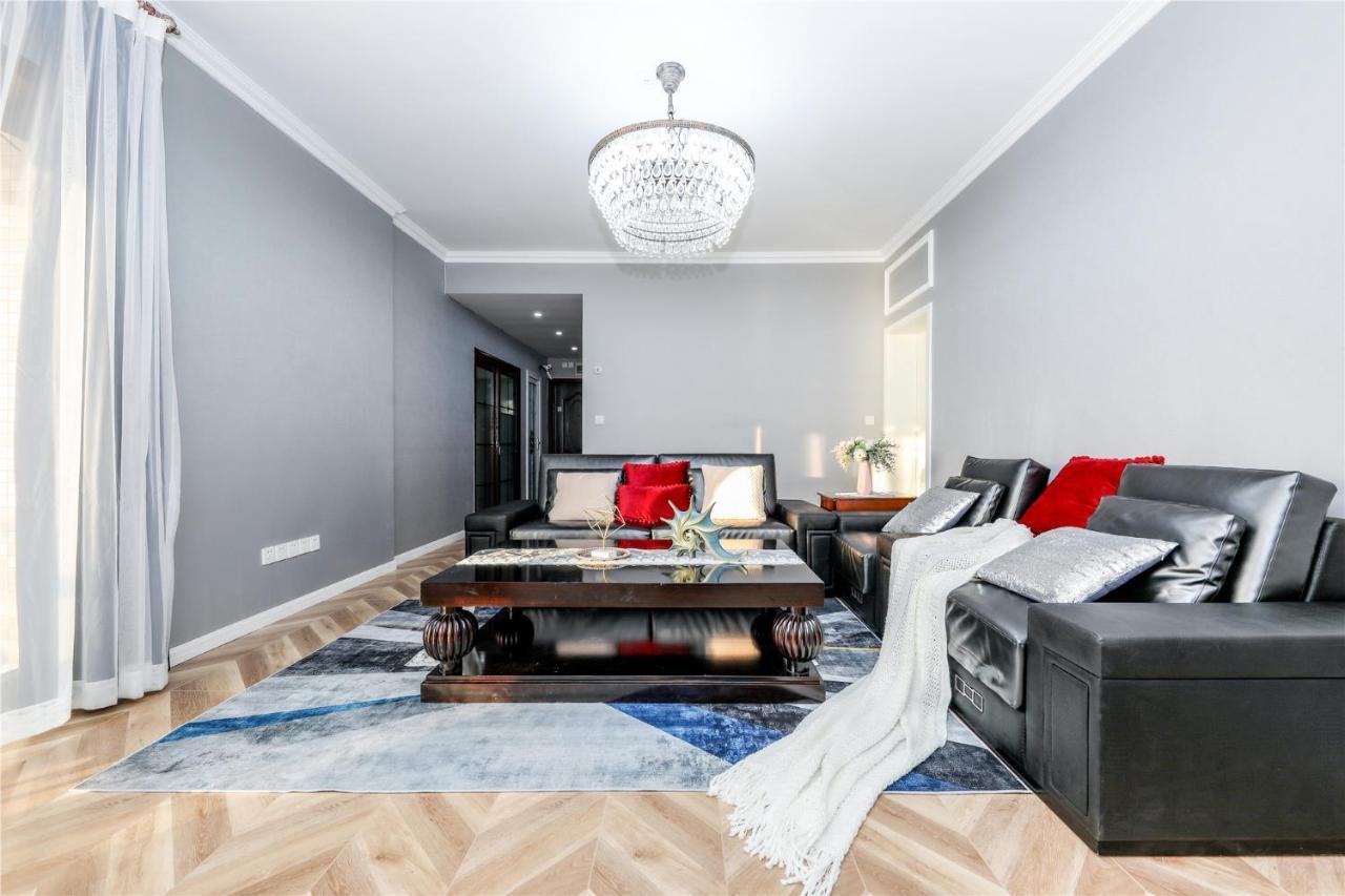 Baihong Riverview Apartment-hongya Cave *