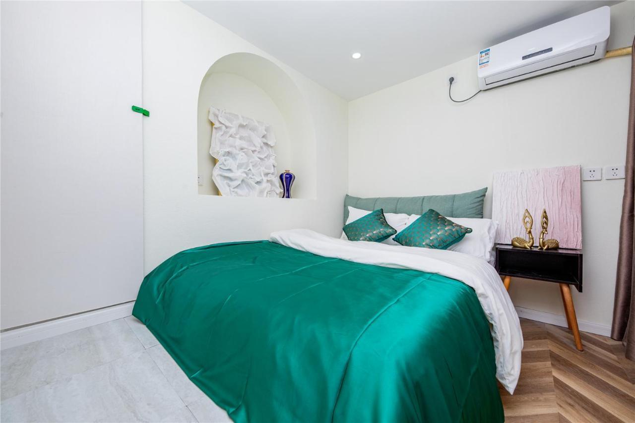 Baihong Riverview Apartment-hongya Cave Apartment *