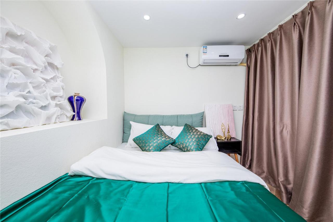 Baihong Riverview Apartment-hongya Cave Apartment