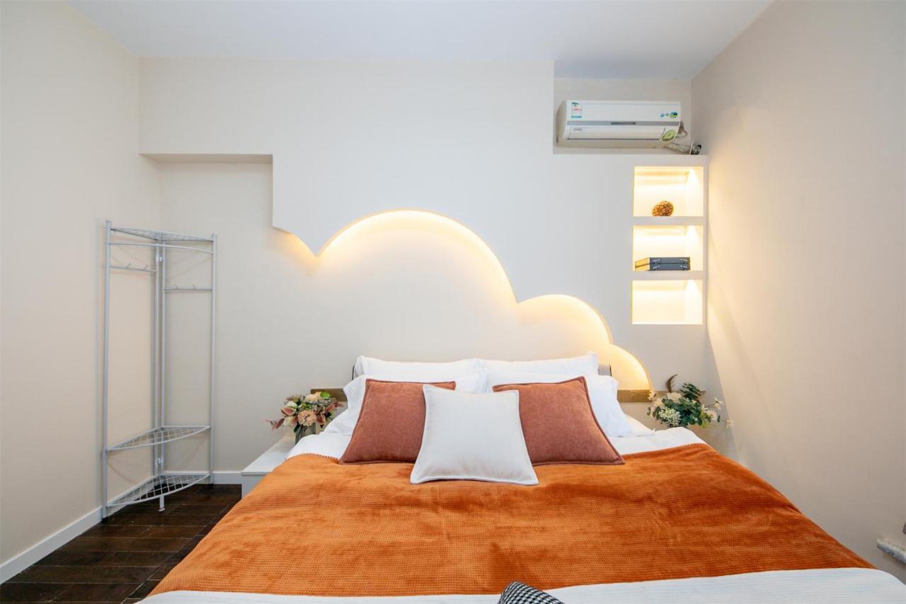 Baihong Riverview Apartment-hongya Cave