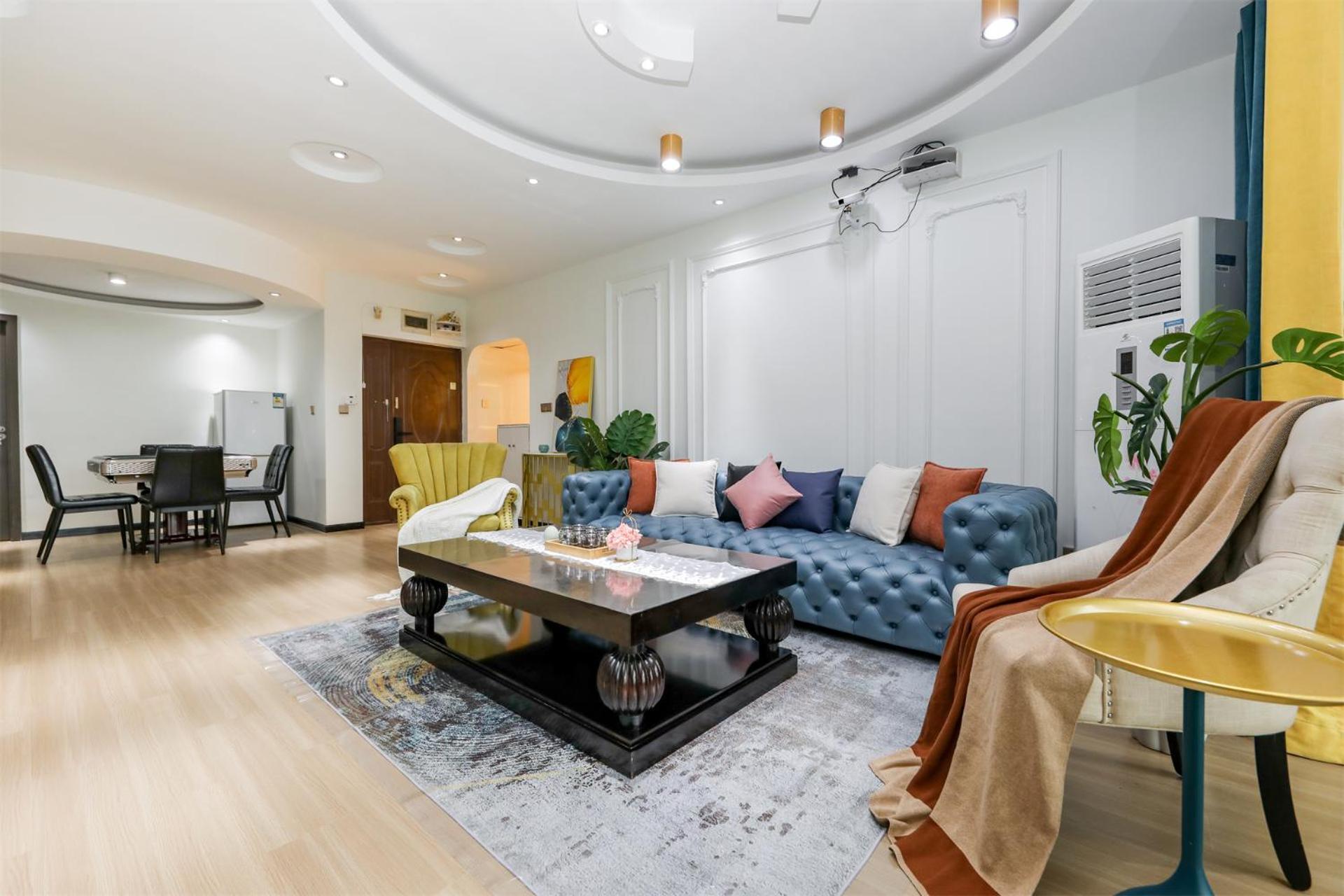 Baihong Riverview Apartment-hongya Cave *