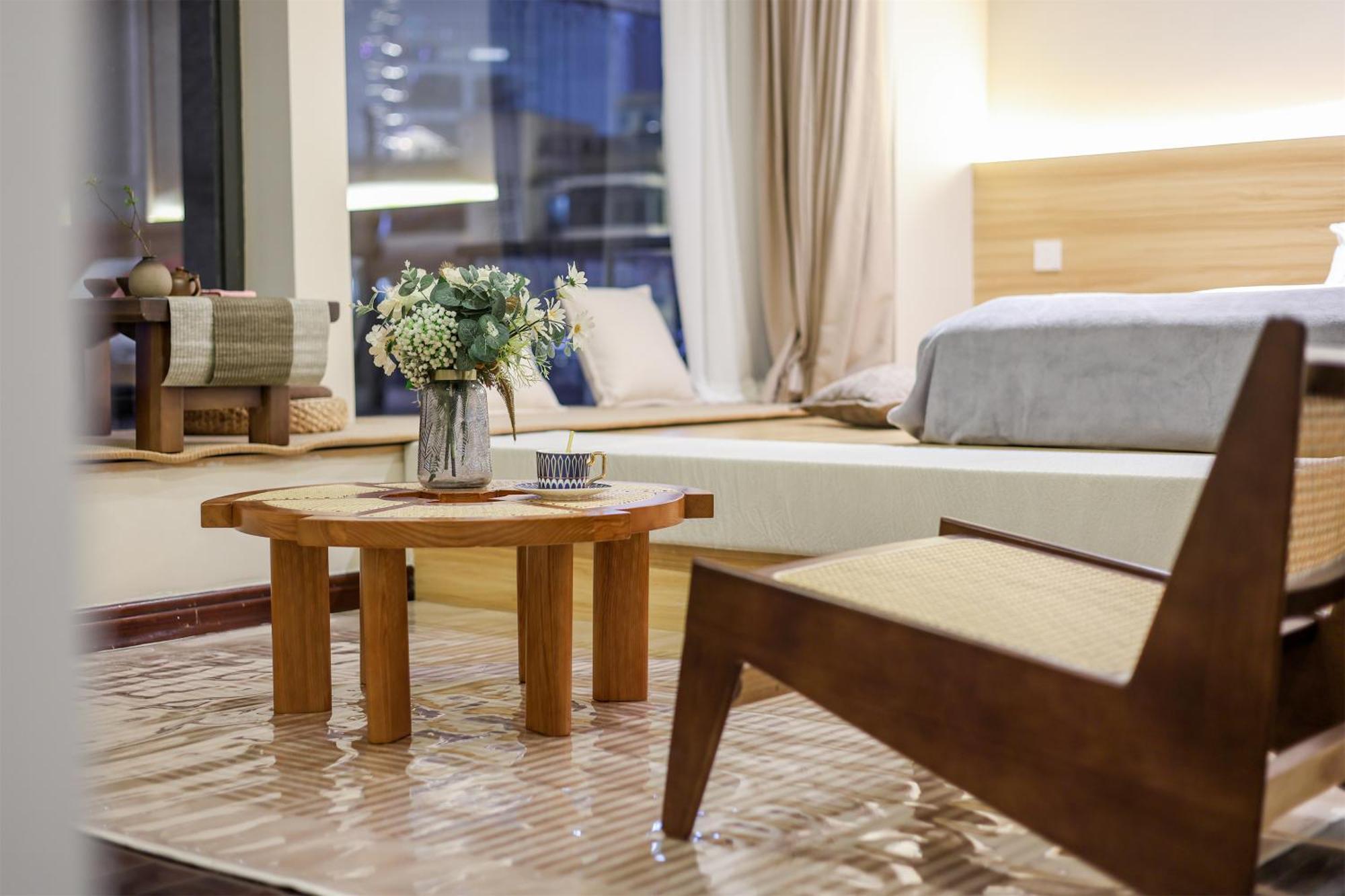 Baihong Riverview Apartment-hongya Cave
