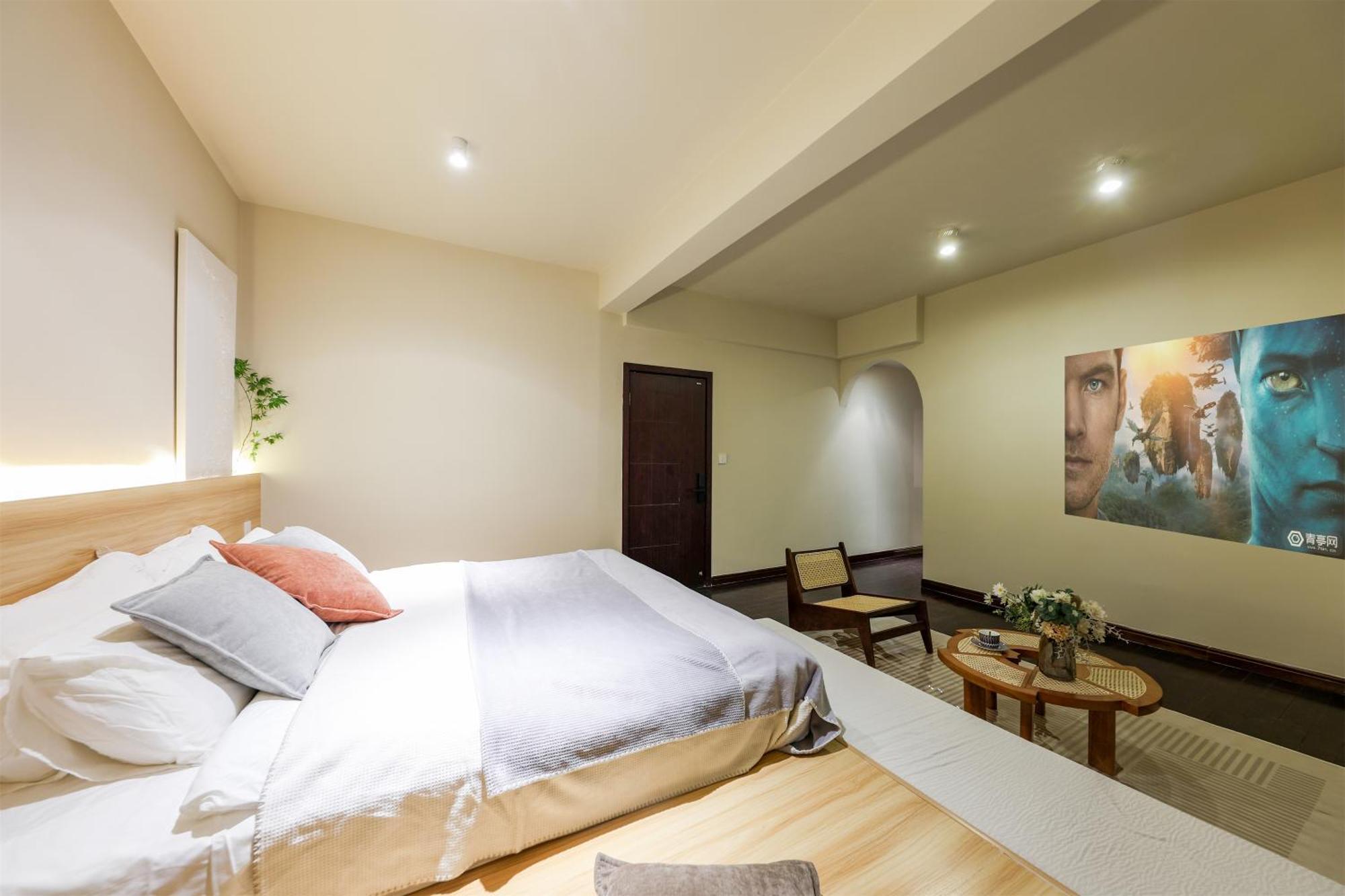 Baihong Riverview Apartment-hongya Cave Apartment *