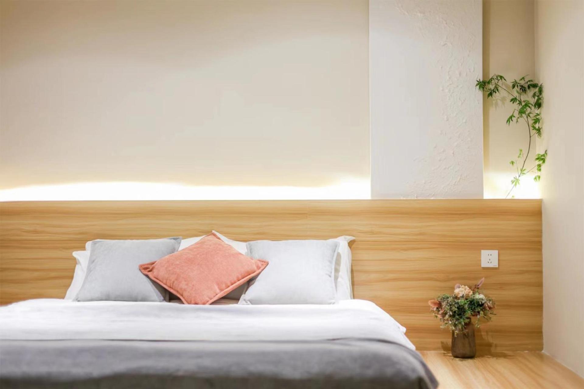 Baihong Riverview Apartment-hongya Cave Apartment