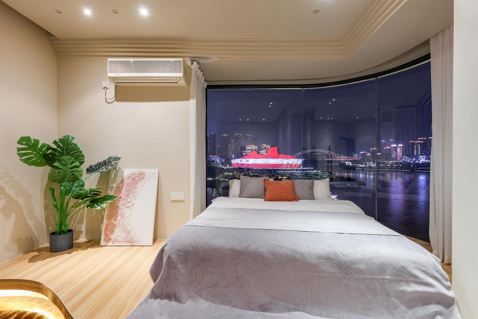 Baihong Riverview Apartment-hongya Cave