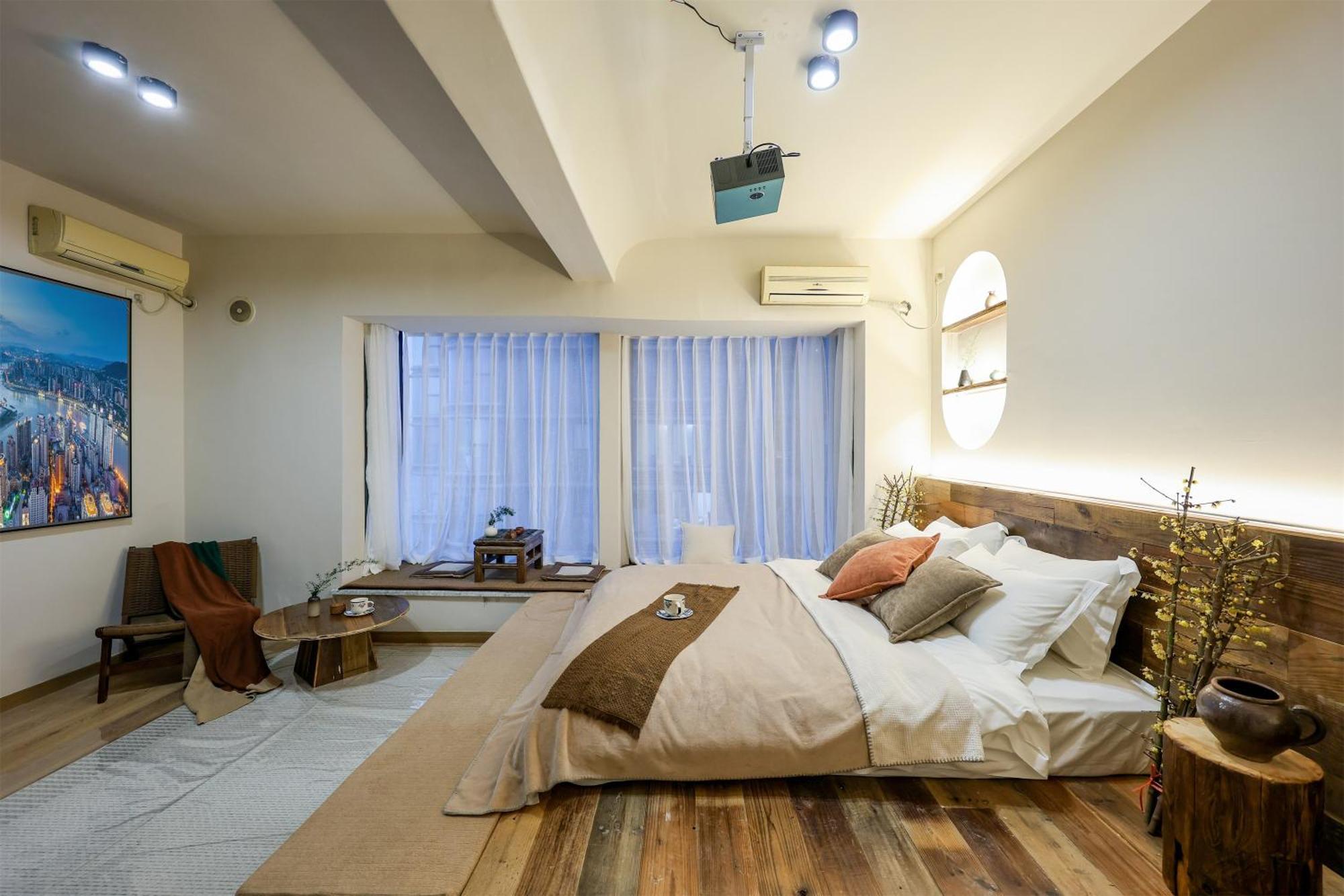 Baihong Riverview Apartment-hongya Cave Apartment