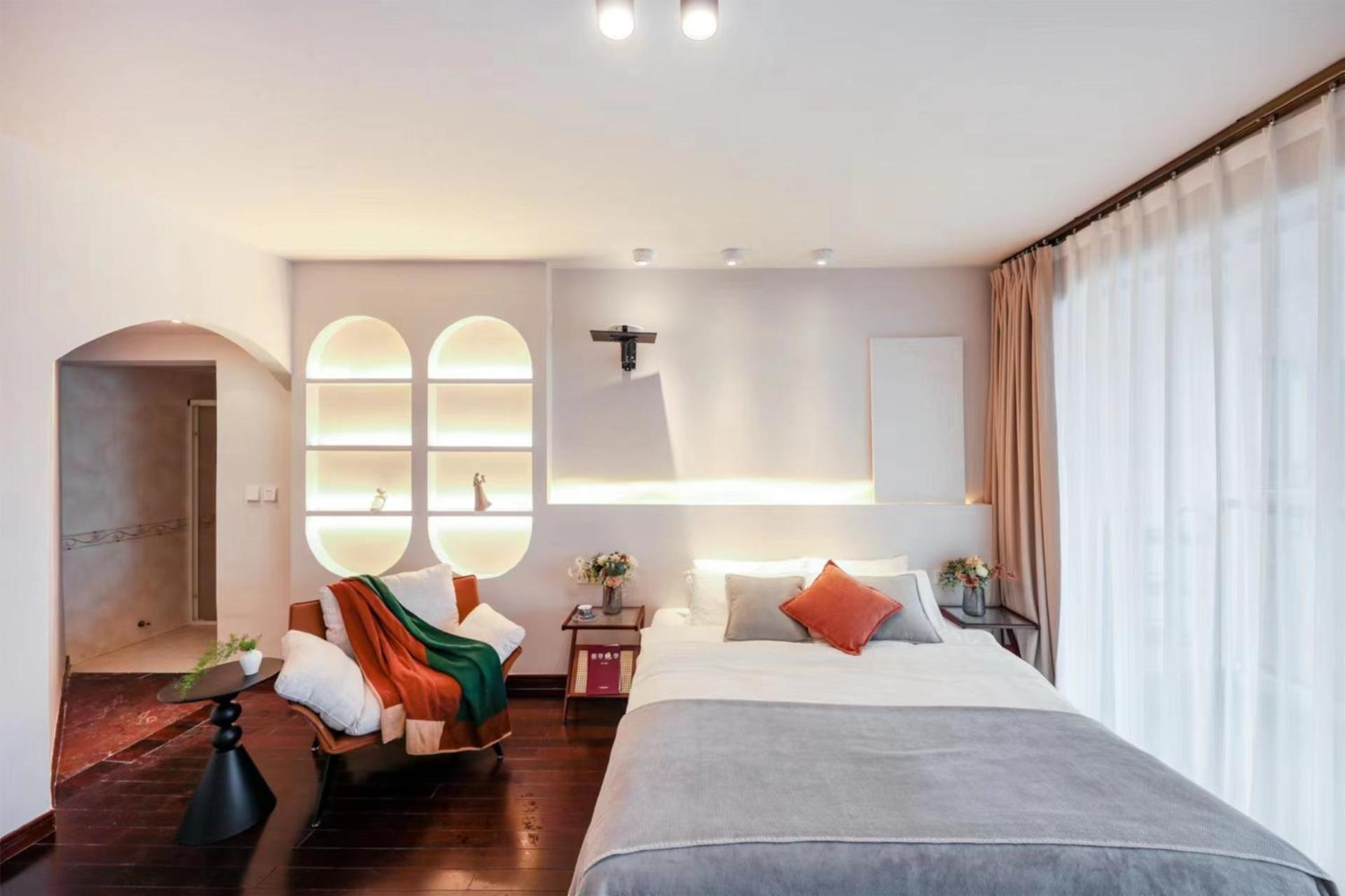 Baihong Riverview Apartment-hongya Cave Apartment *
