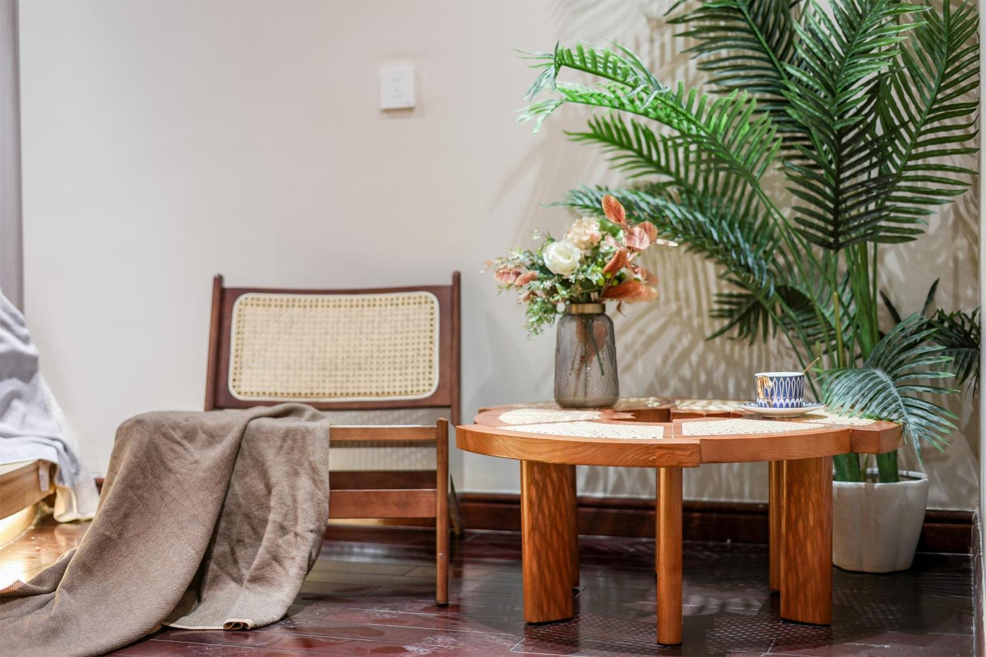 Baihong Riverview Apartment-hongya Cave