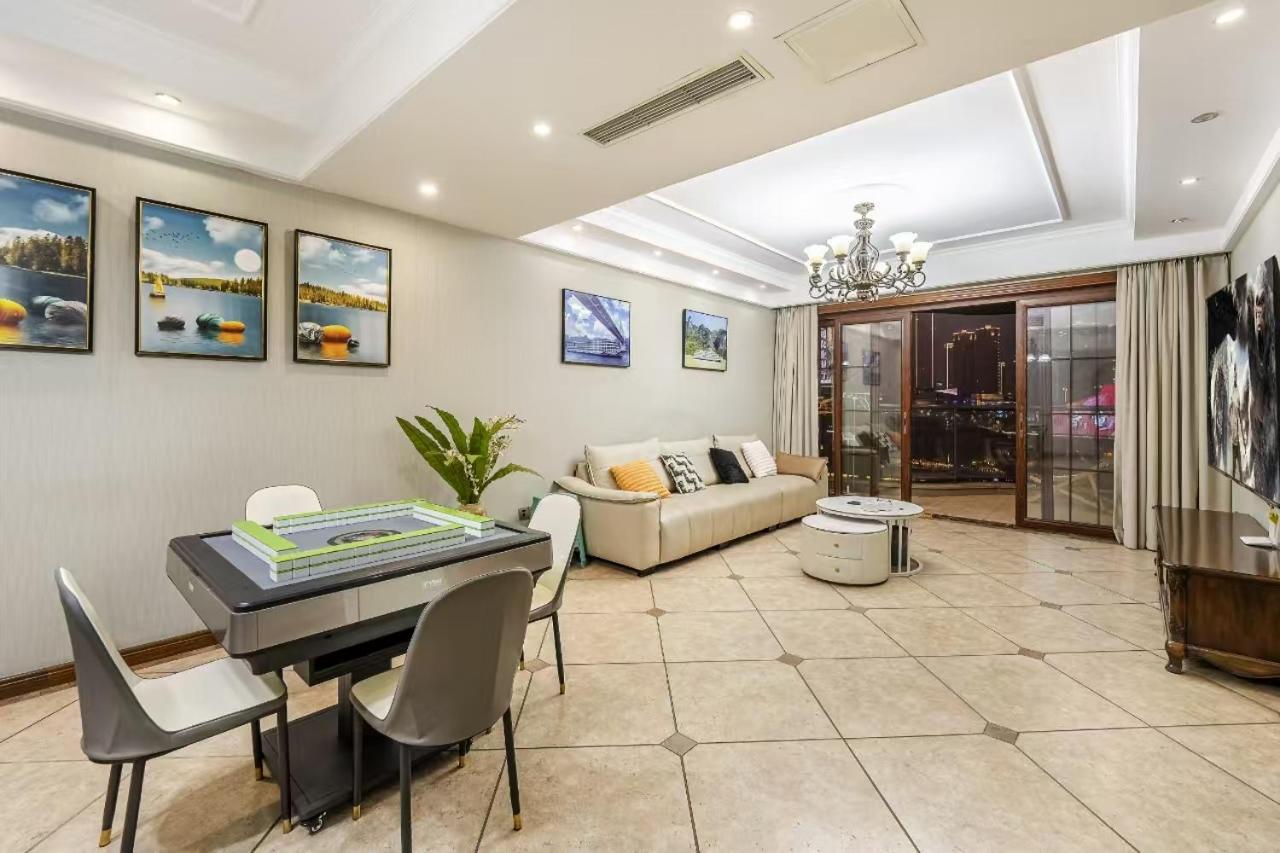 Baihong Riverview Apartment-hongya Cave Apartment *