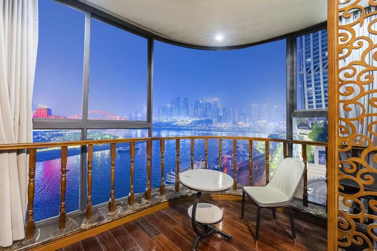 Baihong Riverview Apartment-hongya Cave